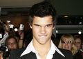 taylor lautner  55552446