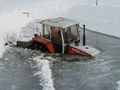 coole Traktor versenkung im Teich 71285921