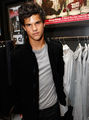 He´s called Taylor Lautner  70065573