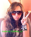 Her she is: MILEY CYRUS 74409774