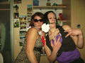 My best friiend und i hoid =) 71483917