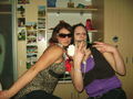 My best friiend und i hoid =) 71483948