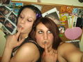 My best friiend und i hoid =) 71484443